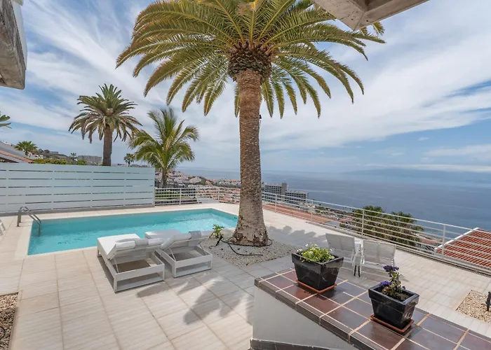 La Casa De Gigantes * Акантиладо-де-Лос-Хигантес